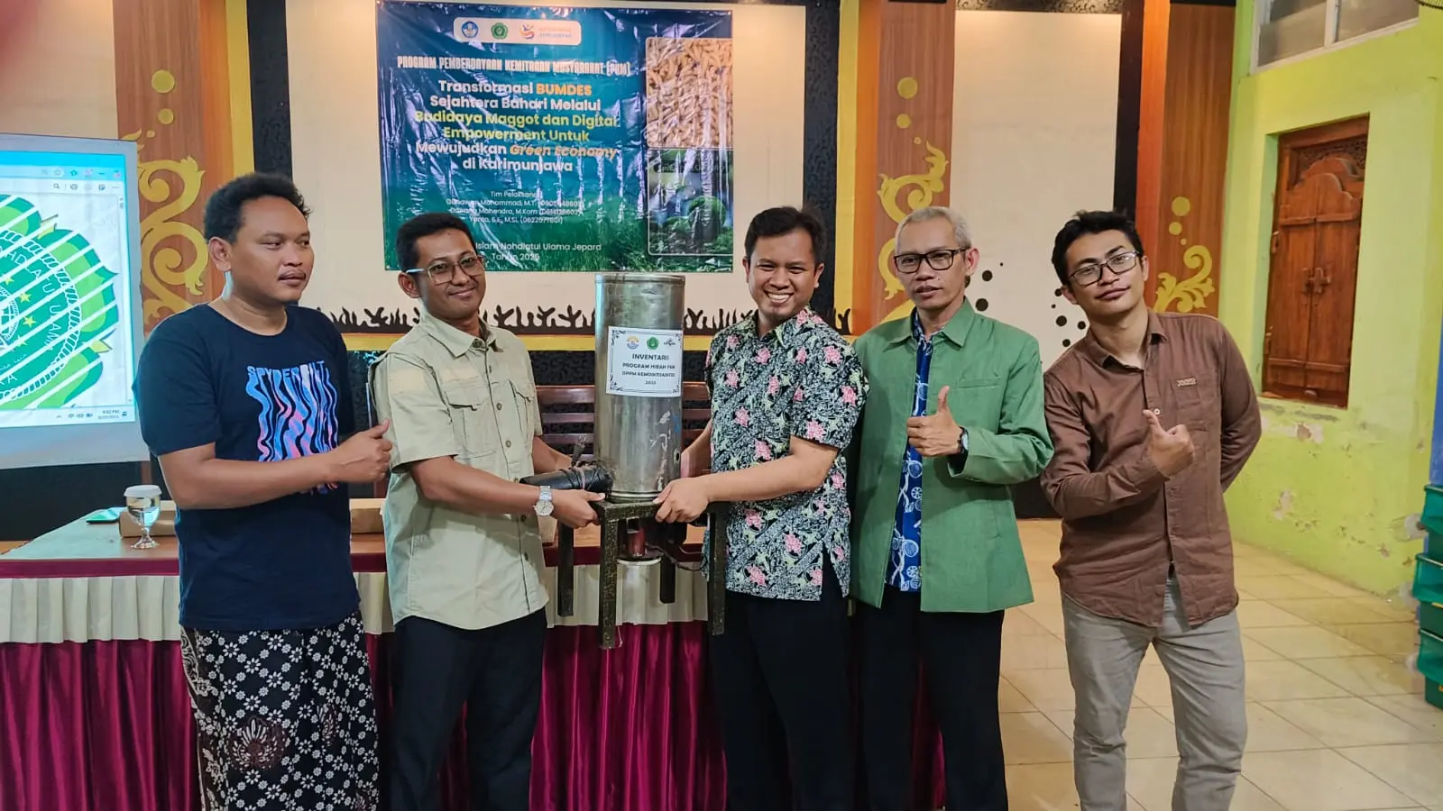 Wujudkan Green Economy, Unisnu Jepara Dampingi Bumdes Sejahtera Bahari Karimun Budidaya Maggot