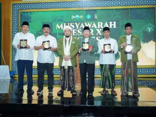 MUBES XI IKSASS Dibuka Penuh Khidmat, Kiai Azaim Ajak Alumni Perkuat Perjuangan Lahir dan Batin