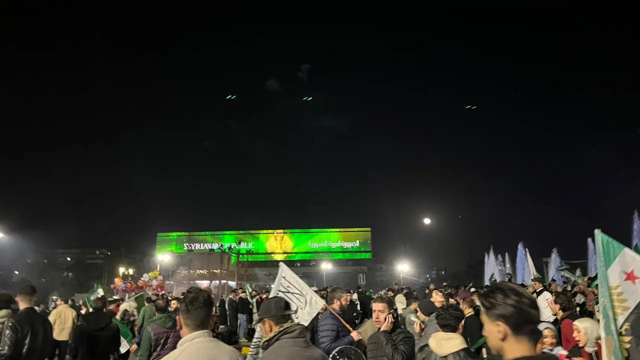 Masyarakat Suriah merayakan hari kemerdekaan pertama sejak jatuhnya rezim keluarga Asad