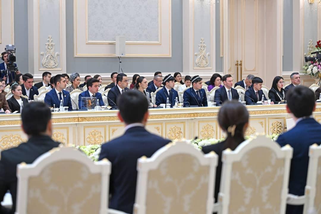 Uzbekistan Merayakan Prestasi Pemuda: Mengubah Potensi Menjadi Kemajuan