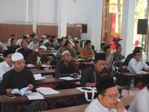 Lestarikan Karya Kiai NU, Nahdlatut Turots Gelar Dauroh Tahqiq