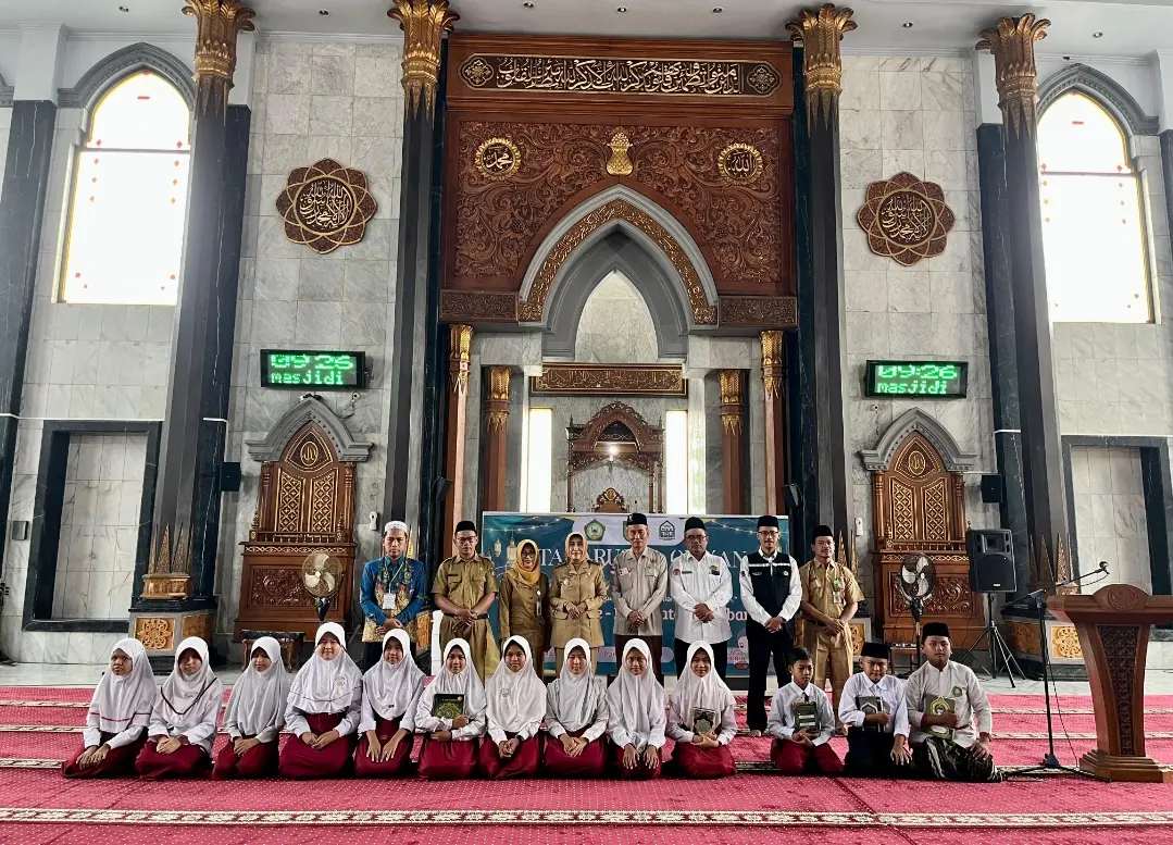Perdana, Tadarrus Al-Qur’an Siswa SD Se-Jombang Semarakkan Ramadhan di Masjid Agung