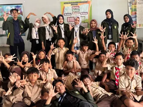 Wujudkan Lingkungan Pendidikan yang Aman dan Ramah Anak, KKN Desa Keling Angkatan XXI Kelompok KARSA KALINGGA Gelar Edukasi Anti-Bullying di Enam Sekolah