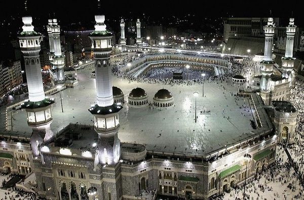 Keistimewaan Masjidil Haram Sehingga Menjadi yang Pertama dan Utama