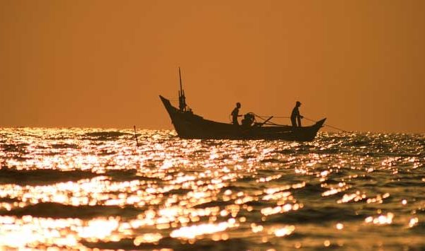 Suatu hari terdapat dua orang nelayan yang sedang mencari ikan di tengah-tengah laut. Mereka berdua, Si Alim dan Si Bahlul.