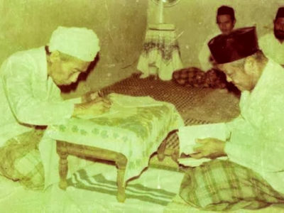 Tradisi "Menyembunyikan" Nasab -KH. Muhammad Arwani Amin (2)