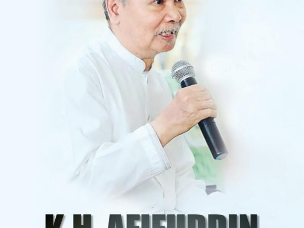 KH Afifuddin Muhajir Faqih Ushuli dari Timur
