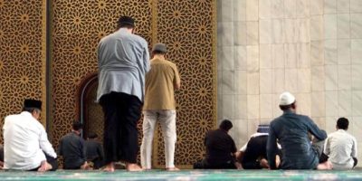 Tata Cara Pelaksanaan Shalat Jumat Bagi Orang yang Datang Terlambat