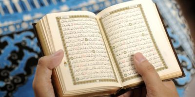 Kenapa Dhomir dalam Surat Al-Fath Ayat 10 Dibaca Alaihu? Ini Jawabannya