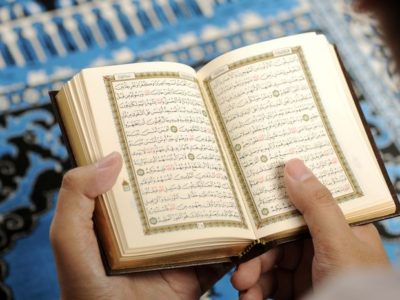Kenapa Dhomir dalam Surat Al-Fath Ayat 10 Dibaca Alaihu? Ini Jawabannya