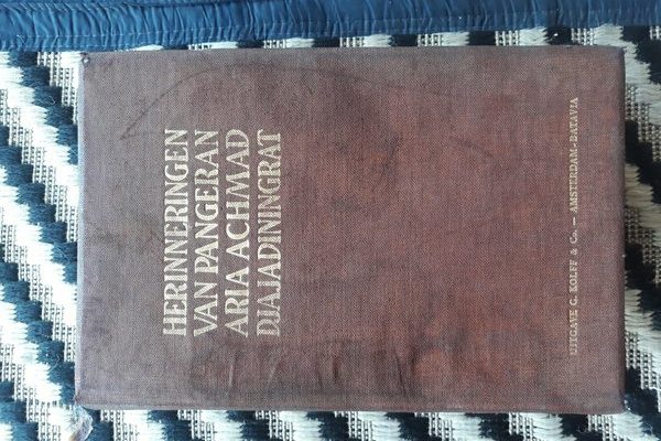 Kitab “Tasripan” dan Potret Pesantren di Tatar Sunda Akhir Abad 19 dalam Buku “Herinneringen van Pangeran Aria Achmad Djajadiningrat”