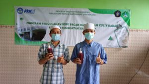 Tingkatkan Kualitas Kebersihan Lingkungan Pondok dan Produktivitas Santri, Mahasiswa UB Latih Santri Kelola Susu Pecah dan Limbah Kulit Kakao Jadi Hand Soap