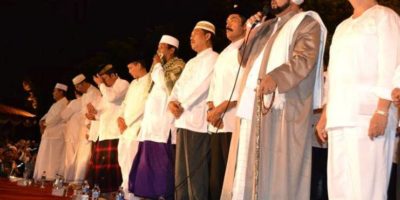 Hukum Berdiri saat Pembacaan Maulid