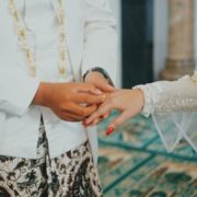 Menikah Mencari Keberkahan, bukan Kepuasan