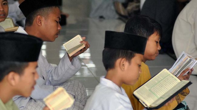 Peran Pesantren dalam Pendidikan Akhlak pada Anak di Indonesia