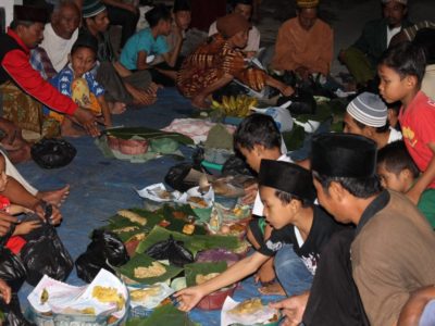 Tradisi Keagamaan Pada Kaum Muslim di Desa