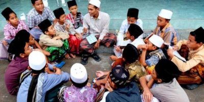 Strategi Menumbuhkan Nilai Karakter dalam Pendidikan Multikultural di Pondok Pesantren