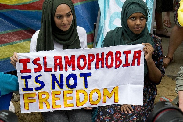 Pesantren Menjawab Islamophobia