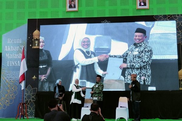 Kakanwil Kemenag Jatim Husnul Maram Terpilih Menjadi Ketua Alumni Syariah UINSA