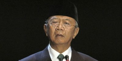 Gus Sholah; Sang Insinyur yang Kembali ke Pesantren