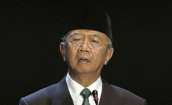 Gus Sholah; Sang Insinyur yang Kembali ke Pesantren