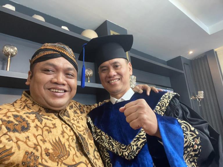 Bikin Bangga, Kader Pagar Nusa Jadi Professor Administrasi Publik