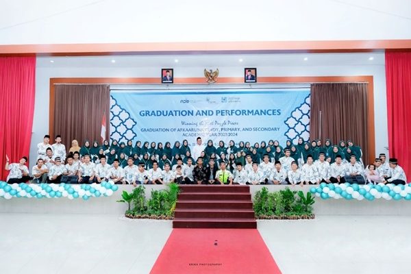 Afkaaruna Islamic School Yogyakarta Sukses Menggelar Wisuda dan Pertunjukan Akbar 2024