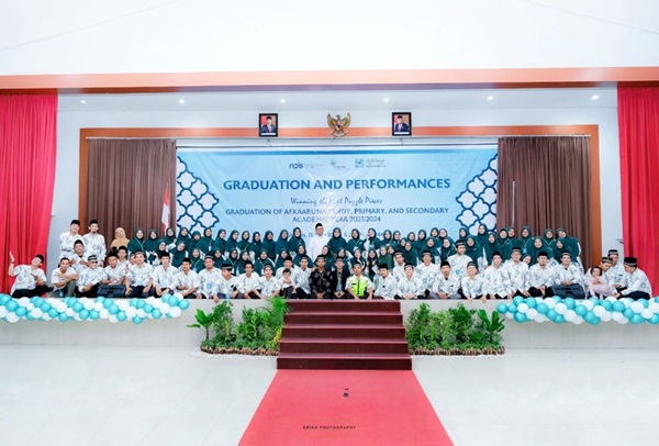 Afkaaruna Islamic School Yogyakarta Sukses Menggelar Wisuda dan Pertunjukan Akbar 2024