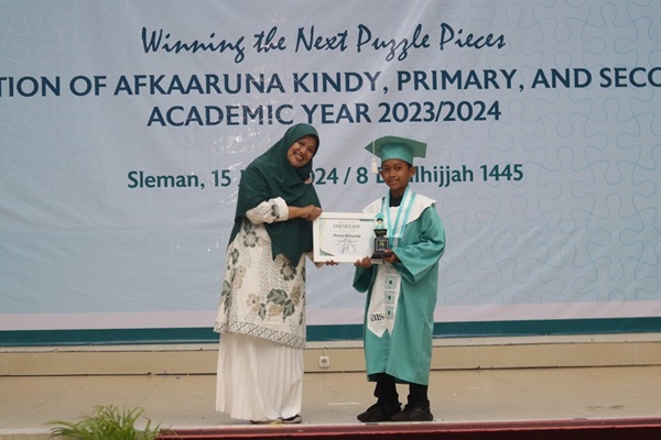 Afkaaruna Islamic School Yogyakarta Sukses Menggelar Wisuda dan Pertunjukan Akbar 2024