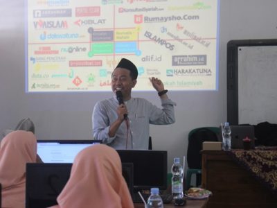 MISAKA (Madrasah Islam Syarifatul Ulum Katerban) 6 Tahun Ngawi Selenggarakan Pelatihan Pemanfaatan Artificial Intelligence (AI) dalam Upaya meningkatkan Kompetensi dan Literasi Digital Guru